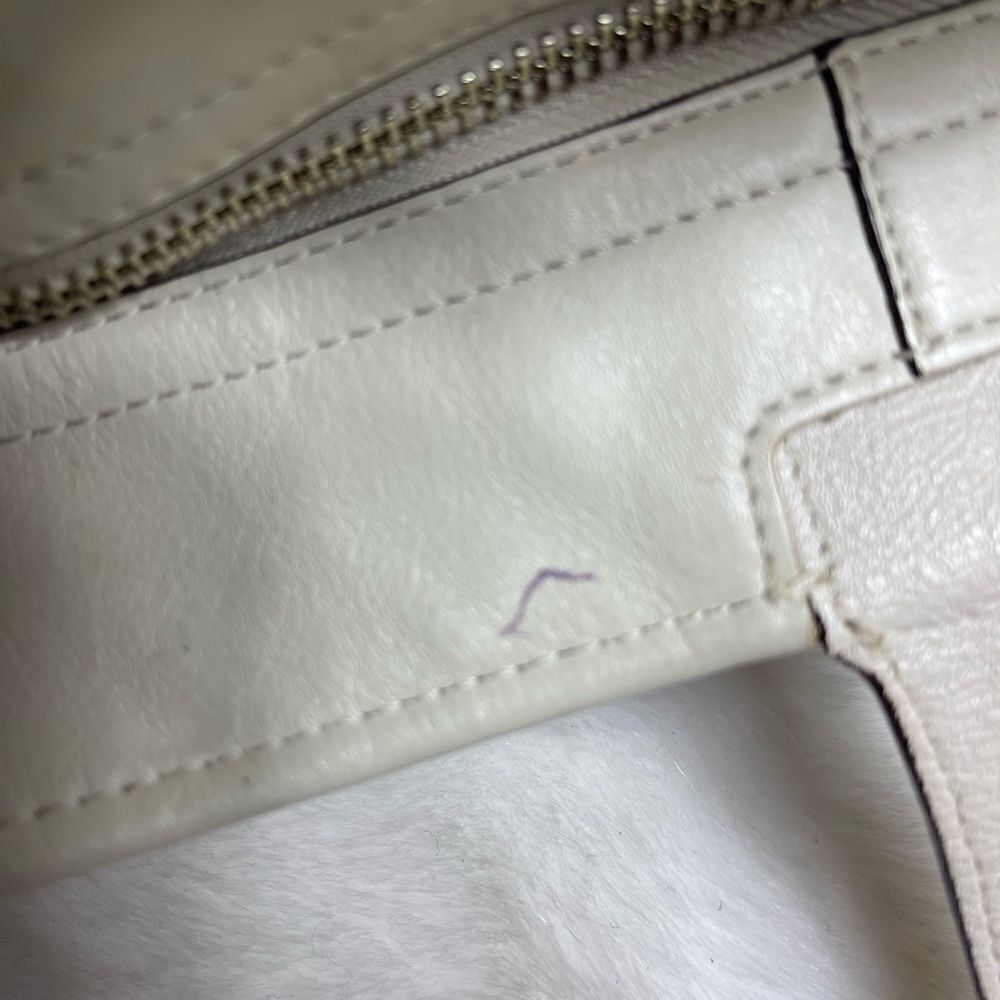 Coach leather beige tote bag with front laser cut logo design . - Picture 11 of 13